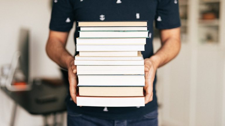 Perbedaan Self Publishing vs Penerbit Mayor_Mana yang lebih cocok